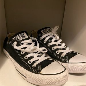 women converse
